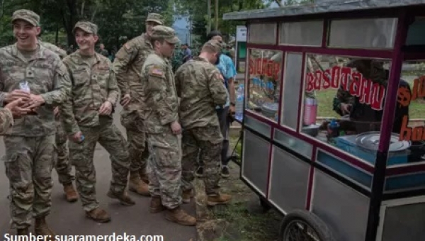 Tentara Amerika Serikat beli siomay dan batagor